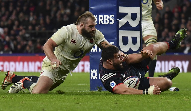 L'essai de Rabah Slimani n'a pas empêché la défaite des Bleus à Twickenham (BEN STANSALL / AFP).