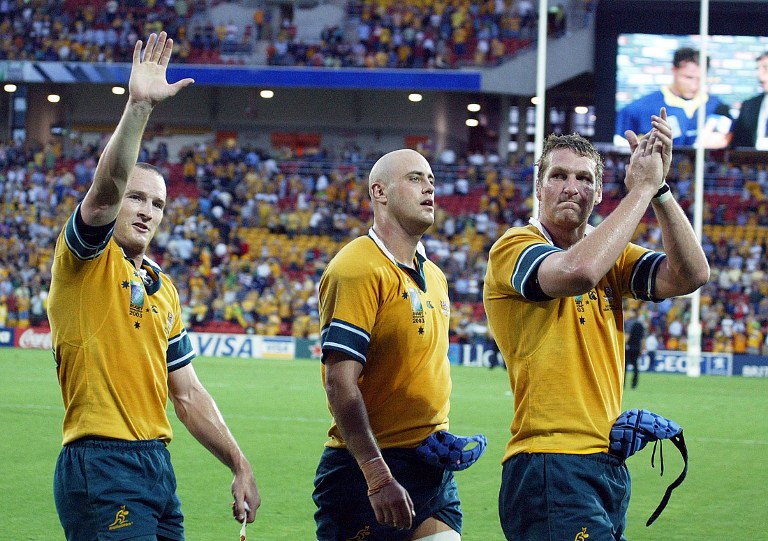 Dan Vickerman (à droite) formait une deuxième ligne d'anthologie avec Nathan Sharpe (au centre) chez les Wallabies (Christophe Simon / AFP).