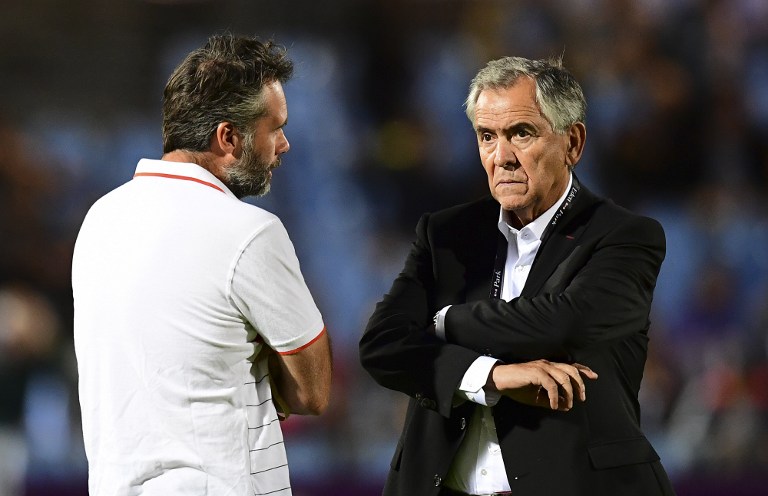 Le président toulousain, René Bouscatel, et l'entraîneur en chef, Ugo Mola, n'ont pas apprécié la qualification express de l'ancien bayonnais (Franck Fife / AFP).