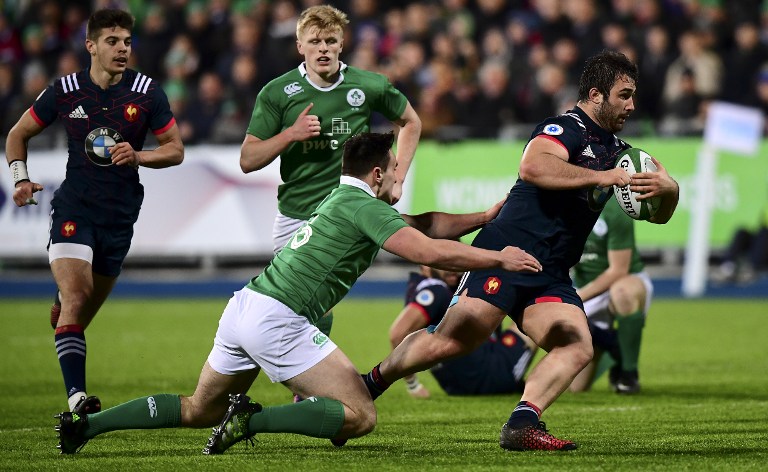 Les Bleuets de Florian Dufour et Romain Ntamack ont payé cher leur mauvaise entame en Irlande (Franck Fife / AFP).