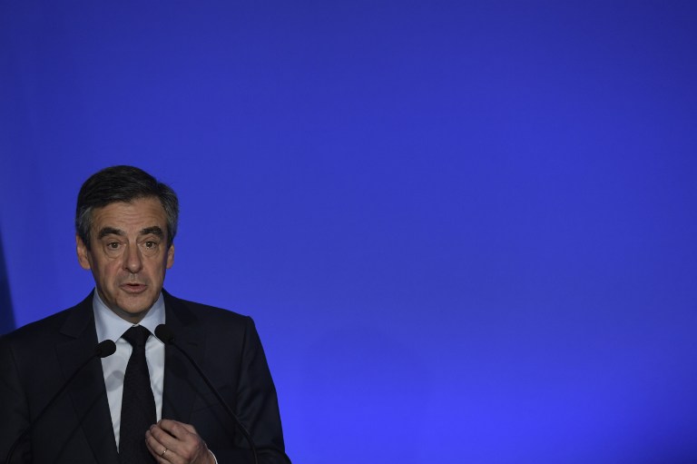 L'avocat Robert Bourgi a reconnu avoir offert des costumes à François Fillon