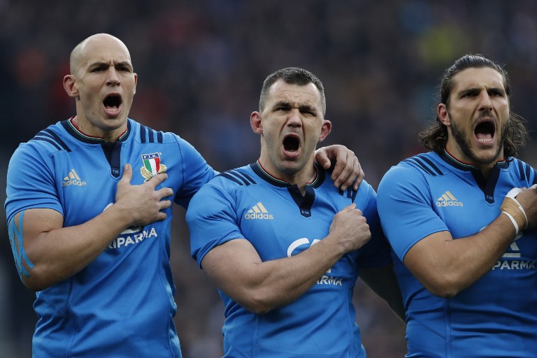 Parisse, Favaro, Venditti, les cadres italiens sont tous présents face au XV de France (Adrian Dennis / AFP).