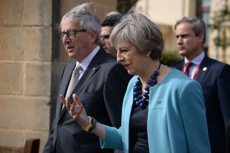 Jean-Claude Juncker et Theresa May, en février 2017 à Malte (©FILIPPO MONTEFORTE)