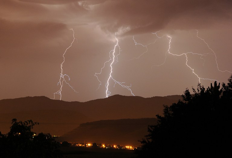 https://www.sudradio.fr/wp-content/uploads/2017/04/orages-%C3%A9clair-PHILIPPE-HUGUEN-AFP.jpg