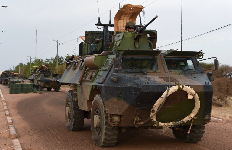 Blindé de l'armée française patrouillant dans les rues de Tombouctou (Mali) (©Pascal Guyot - AFP)