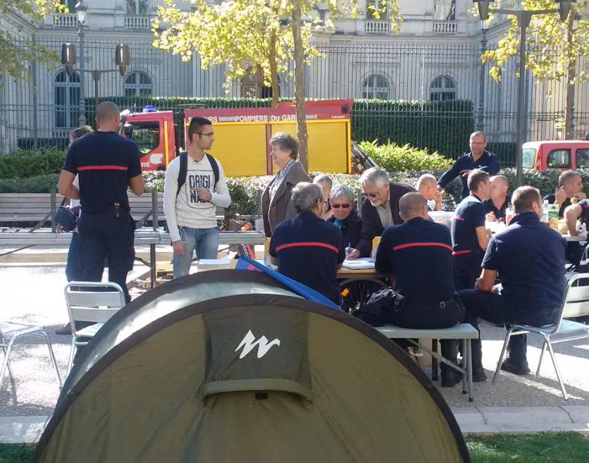 Pompiers du Gard en grève.png