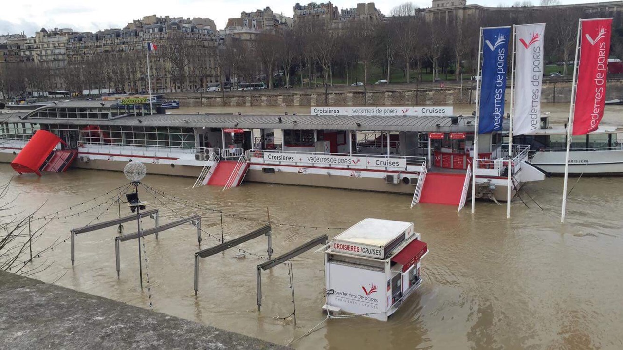 Les industriels de la Seine tournent au ralenti avec cette crue (©Fany Boucaud - Sud Radio)