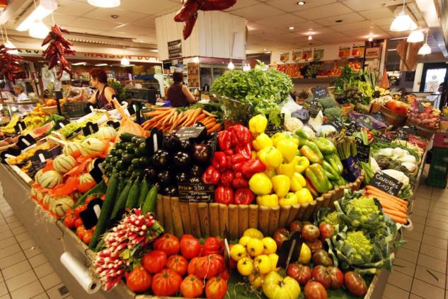 Fruits et légumes en supermarché