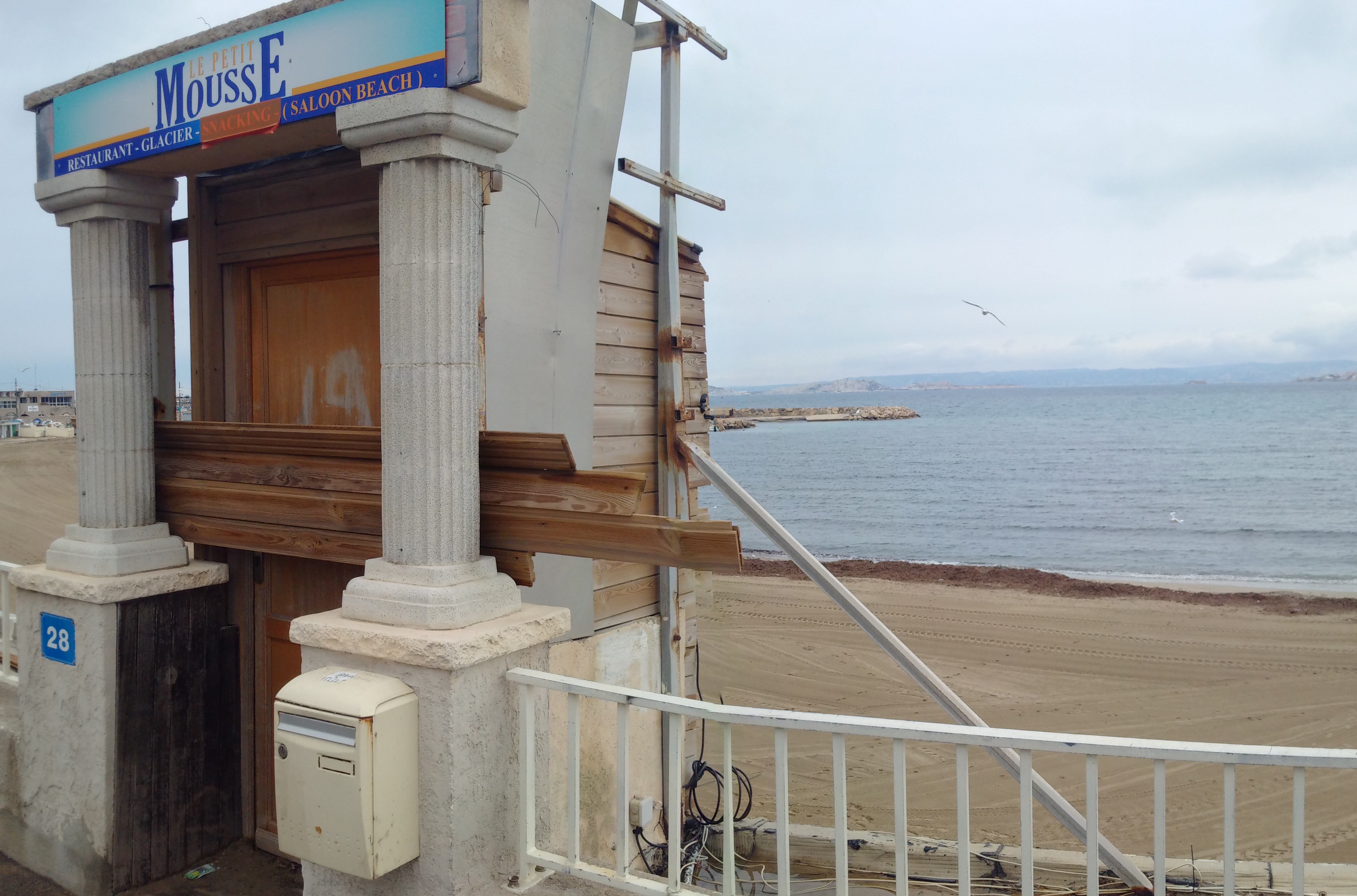 Marseille La Fin Des Terrasses Fixes Sur La Plage De La
