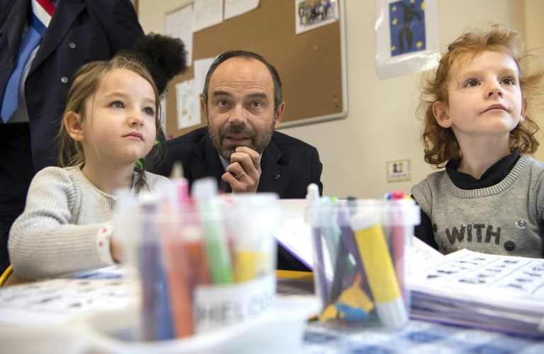 Édouard Philippe lors d'une visite d'école à Marseille (©BERTRAND LANGLOIS - AFP)