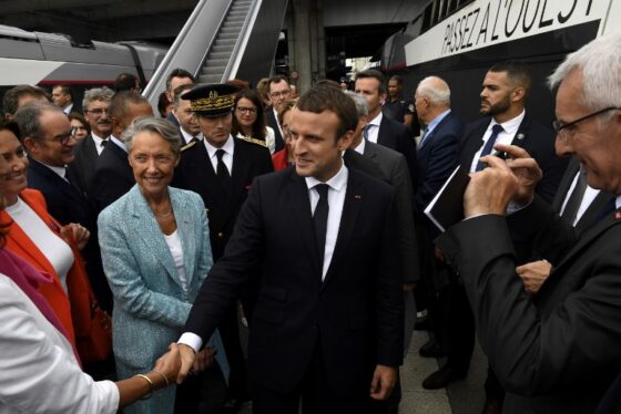 Élisabeth Borne, Emmanuel Macron et Guillaume Pépy (©FRED TANNEAU - AFP)