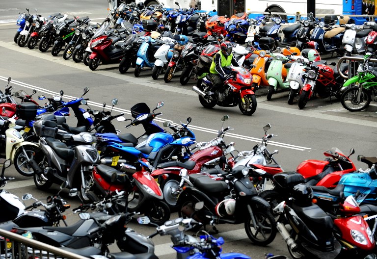 Deux villes de banlieues parisiennes instaurent le stationnement payant pour les deux-roues