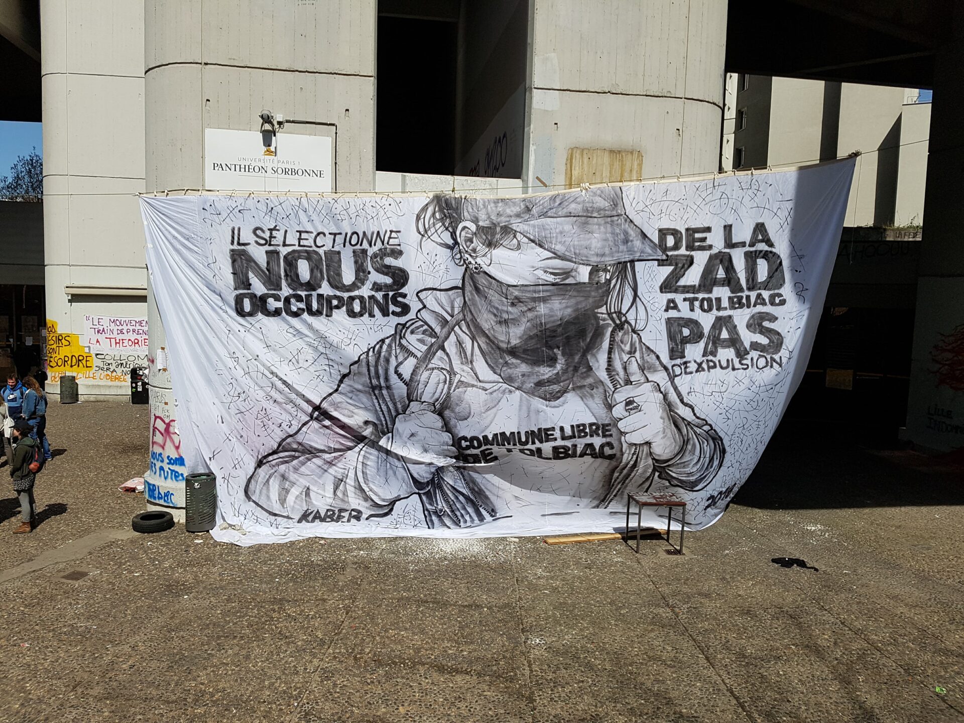 L'université de Tolbiac bloquée par les étudiants1 (©Capucine BOuillot).jpg.jpg