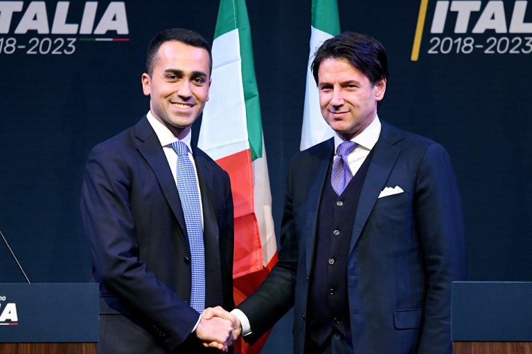 Giuseppe Conte (à droite) en compagnie de Luigi di Maio, leader du Mouvement 5 étoiles (©FILIPPO MONTEFORTE - AFP)