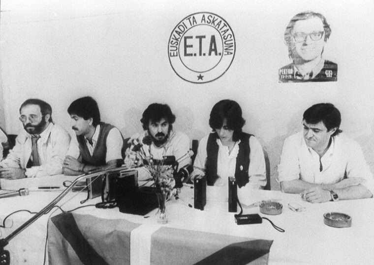 Plusieurs membres basques de l'ETA, en 1982 (©AFP)