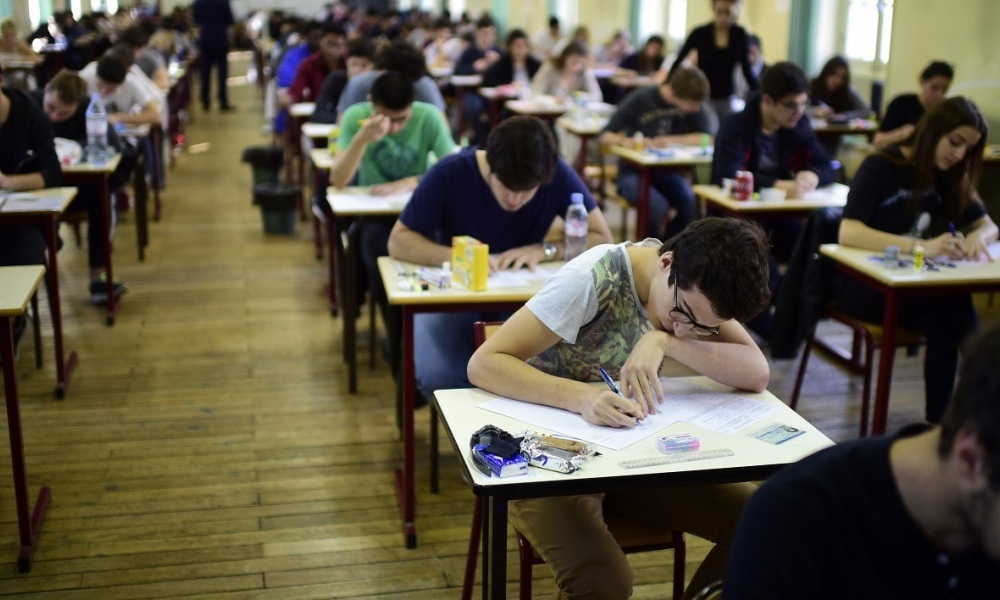 Lycéens passant le bac (photo illustration - AFP)