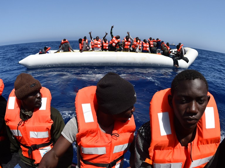 Migrants en mer Méditerranée (©GABRIEL BOUYS - AFP)