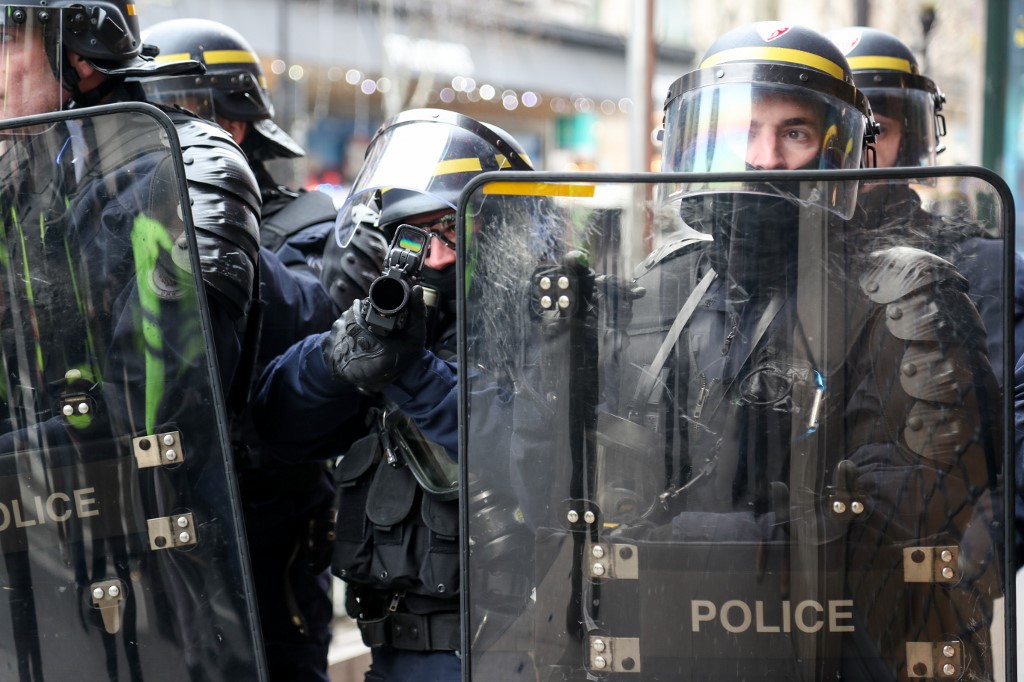 Procès En Cours Dun Crs Après Une Manifestation Des Gilets