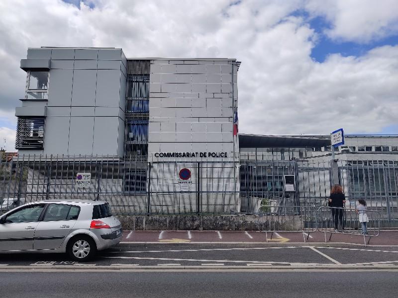 Le commissariat de Nanterre visé par des mortiers d'artifices dans la nuit du 27 juin