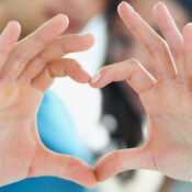 Comment parler sexualité avec son ou sa partenaire ? Comment expliquer ce qu’on aime, ce qu’on voudrait changer ?