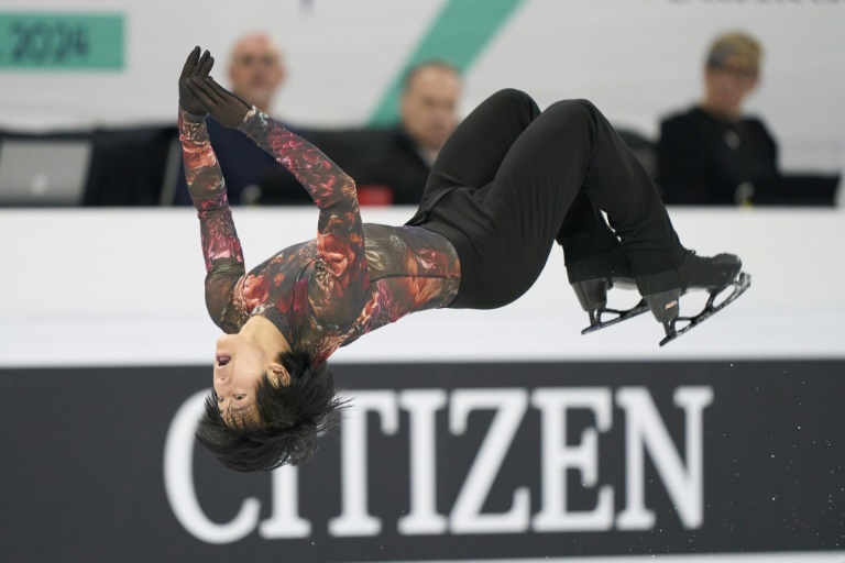Le Français Adam Siao Him Fa, lors de son programme libre aux Mondiaux de patinage de Montréal, le 23 mars 2024
