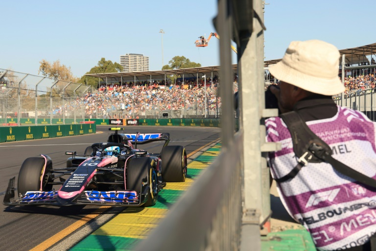 Pierre Gasly au volant de son Alpine lors de la seconde séance d'essais du GP de F1 sur le circuit de l'Albert Park à Melbourne en Australie le 22 mars 2024 .