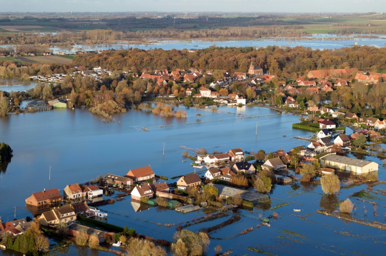 Vue aérienne du village inondé de Clairmarais, dans le Pas-de-Calais, le 17 novembre 2023