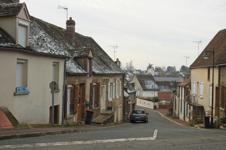 Une rue de Douchy (Loiret), le 16 janvier 2024