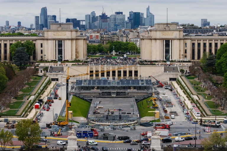 Le chantier de construction de la Place du Trocadéro qui servira de plateforme panoramique pour les épreuves de triathlon, de cyclisme sur route, de marathon et de marche de 20 km pour les Jeux Olympiques de Paris 2024, le 11 avril 2024