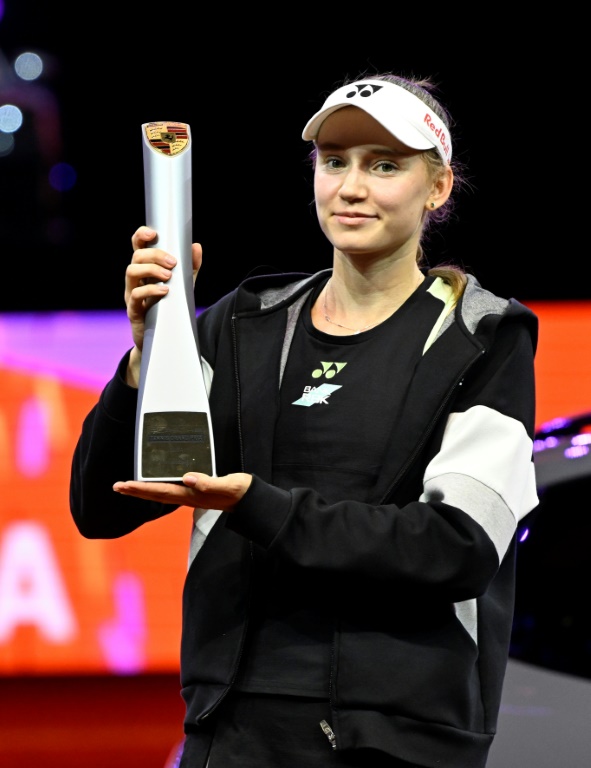 La Kazakhe Elena Rybakina après sa victoire au tournoi de Stuttgart le 21 avril 2024