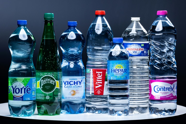Des eaux minérales de différentes marques appartenant au groupe Nestlé, le 21 février 2024 à Paris