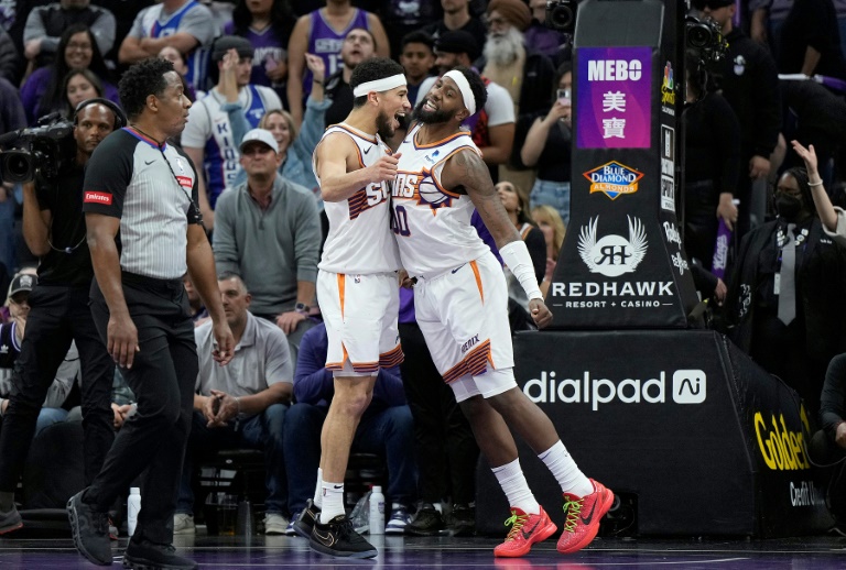 Les Suns de Royce O'Neale et Devin Booker se sont imposés vendredi en NBA à Sacramento
