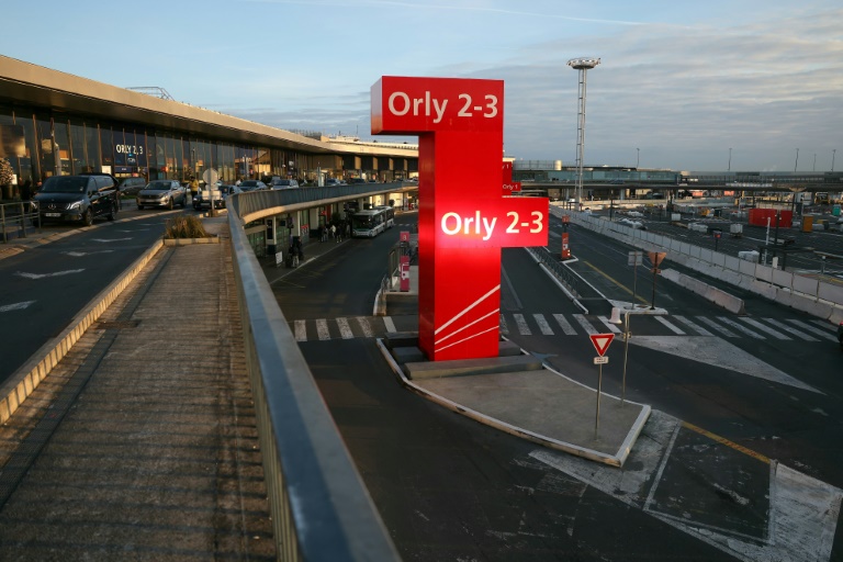 Les abords déserts de l'aéroport d'Orly, près de Paris, pendant une grève des contrôleurs aériens, le 25 avril 2024