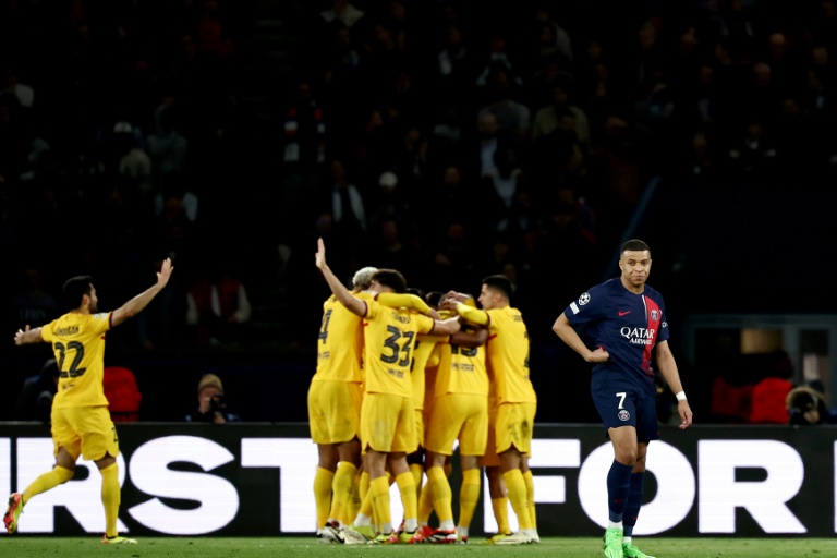 L'attaquant du PSG Kylian Mbappé après le 3e but de Barcelone, en quart de finale aller de la Ligue des champions, le 10 avril 2024 au Parc des Princes