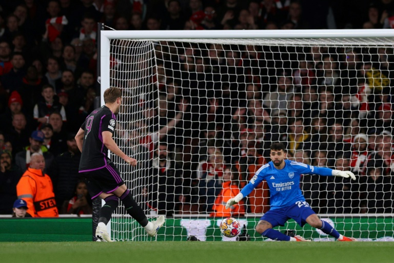 Harry Kane transforme un penalty pour le Bayern Munich face à Arsenal, en quart de finale aller de la Ligue des champions, le 9 avril 2024 à Londres