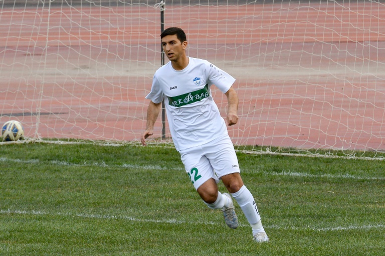 L'attaquant du FK Arkadag, Didar Dourdyev, pendant un match de championnat face à Altyn Asyr le 7 mars 2024 à Achkhabad, la capitale du Turkménistan