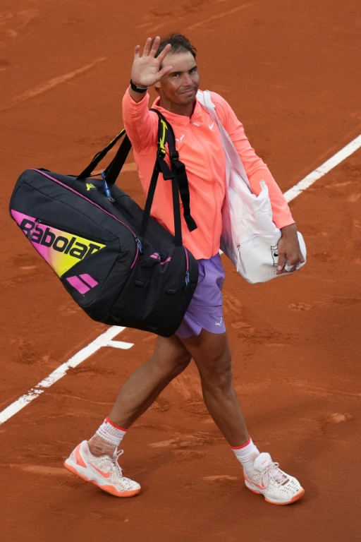 L'Espagnol Rafael Nadal après sa défaite contre l'Australien Alex De Minaur, au tournoi de Barcelone le 17 avril 2024