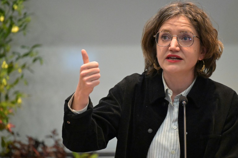 Marie Toussaint, tête de liste des Ecologistes aux européennes, lors d'un débat à Angers, le 16 avril 2024