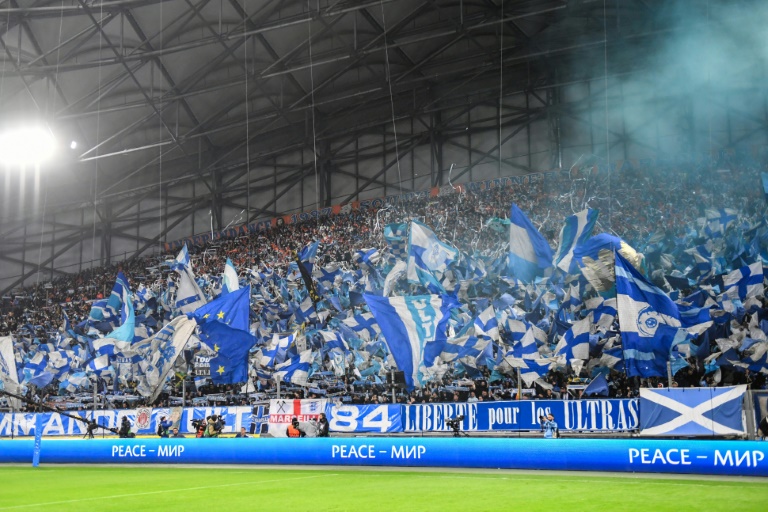 Les supporters de l'Olympique de Marseille au cours du quart retour de C3 contre Benfica le 18 avril 2024 au stade Vélodrome à Marseille