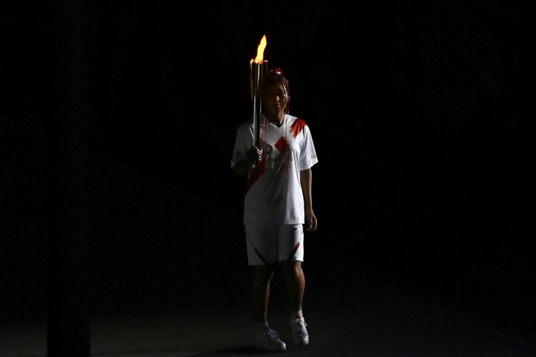Dernière coureuse du relais de la flamme olympique, la Japonaise Naomi Osaka a allumé la vasque le 23 juillet 2021 lors de la cérémonie d'ouverture des Jeux de Tokyo