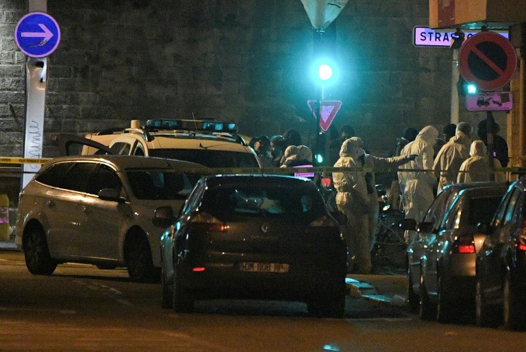 La police scientifique sur les lieux d'une attaque terroriste sur le marché de Noël à Strasbourg, le 13 décembre 2018