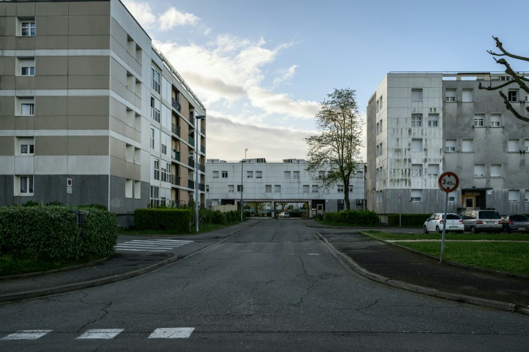 Des immeubles du quartier de la Monnaie où un adolescent de 15 ans a été poignardé, le 10 avril 2024 à Romans-sur-Isère, dans la Drôme