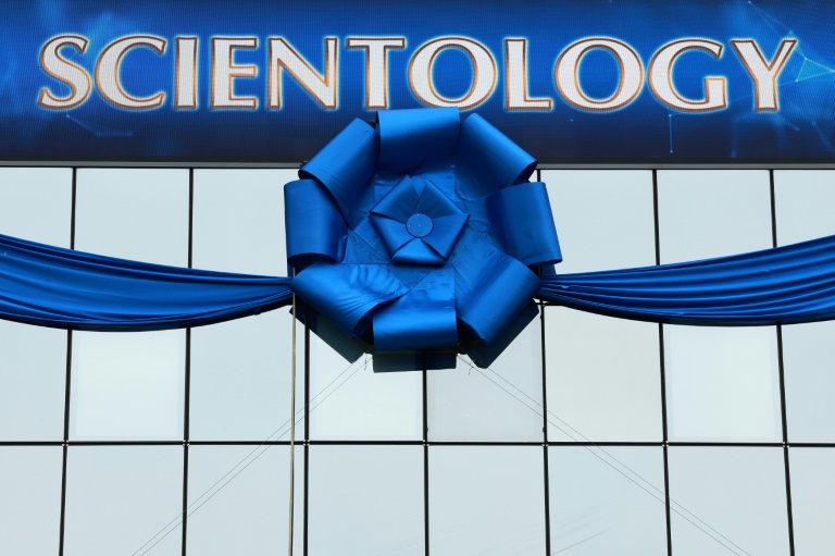 La façade du nouveau centre de formation de l'Eglise de scientologie lors de son inauguration le 6 avril 2024 à Saint-Denis, près de Paris