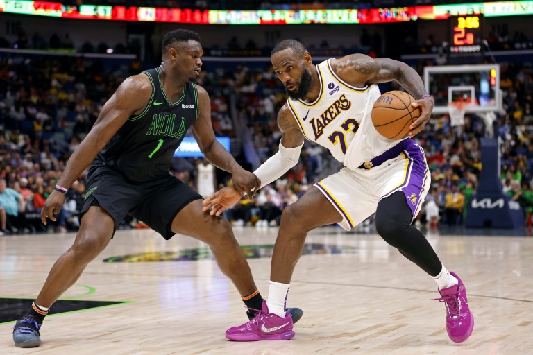 La star des Lakers LeBron James devra participer avec Los Angeles aux barrages pour accéder aux play-offs de NBA
