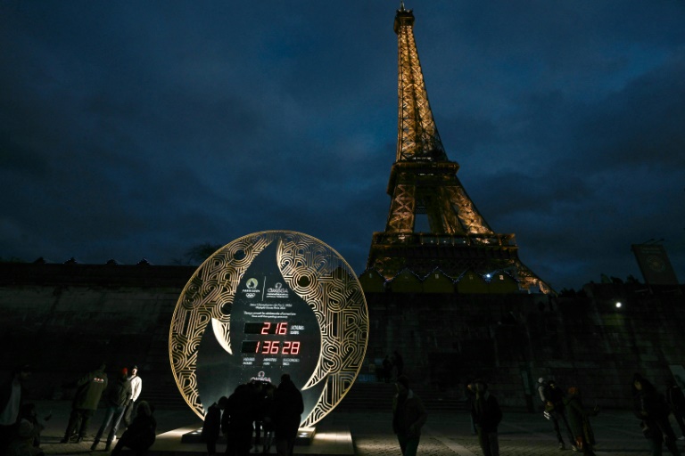 Photo prise fin décembre, qui montre le compte à rebours des Jeux olympiques de Paris