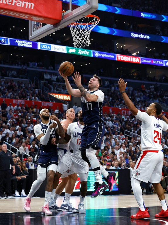 Luka Doncic et les Dallas Mavericks ont largement battu les Clippers mercredi en play-offs de NBA