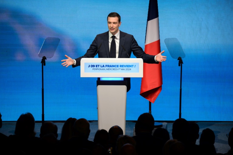 Le président du Rassemblement national (RN) et candidat principal du RN aux élections européennes, Jordan Bardella, prononce un discours à Perpignan, dans le sud de la France, le 1er mai 2024