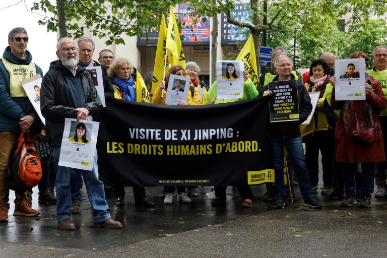 Manifestation d'Amnesty International à Paris avant la venue du président chinois Xi Jinping, le 4 mai 2024