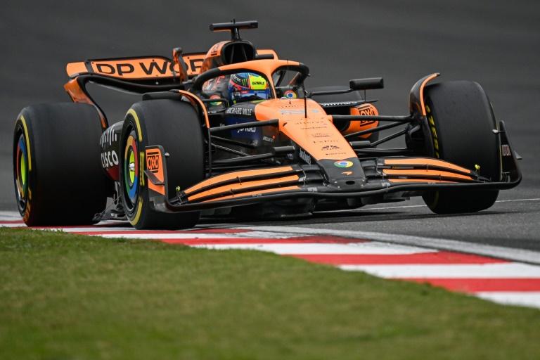 Le pilote australien de Formule Un Oscar Piastri au volant de sa McLaren lors du Grand Prix de Chine sur le circuit de Shanghai le 21 avril 2024.