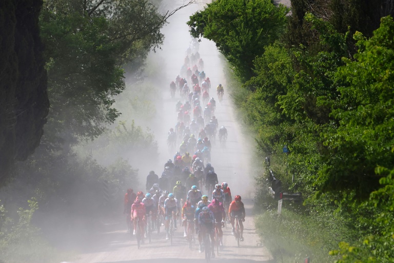 Le peloton lors de la 6e étape du Tour d'Italie entre Torre del lago Puccini et Rapolano Terme, le 9 mai 2024